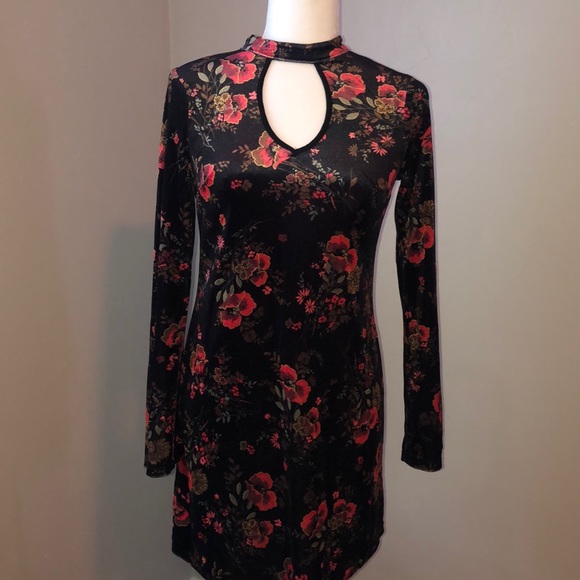 Velvet Choker Dress - Picture 2 of 4